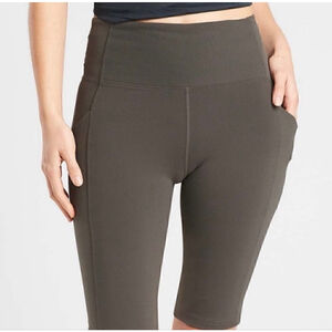 NWT Athleta Excursion Hybrid 9” Short Arbol Olive size Small